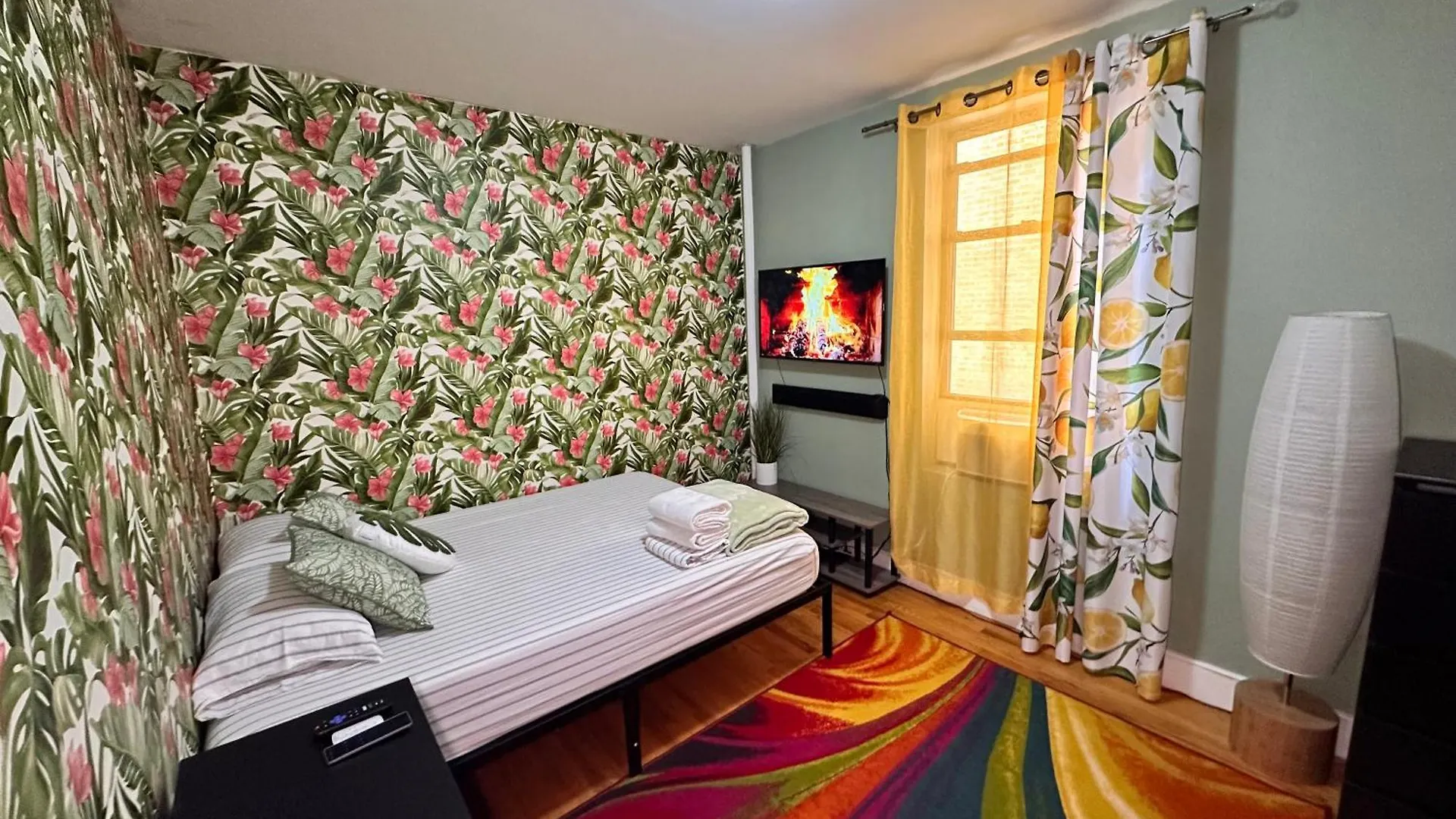 Tropical Comfort Room In Harlem Cozy Stay With Snacks & Style New York Apartment