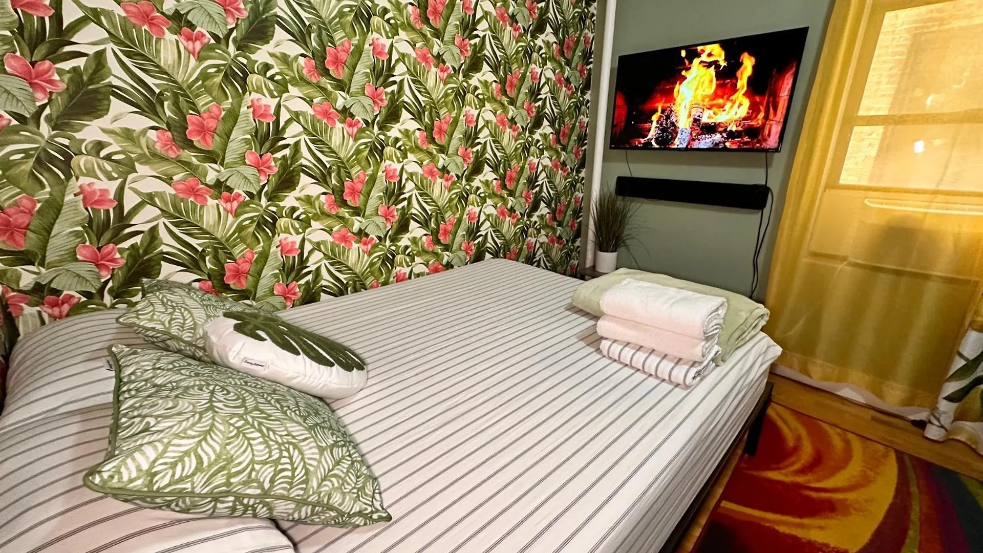 Tropical Comfort Room In Harlem Cozy Stay With Snacks & Style New York 0*,  United States